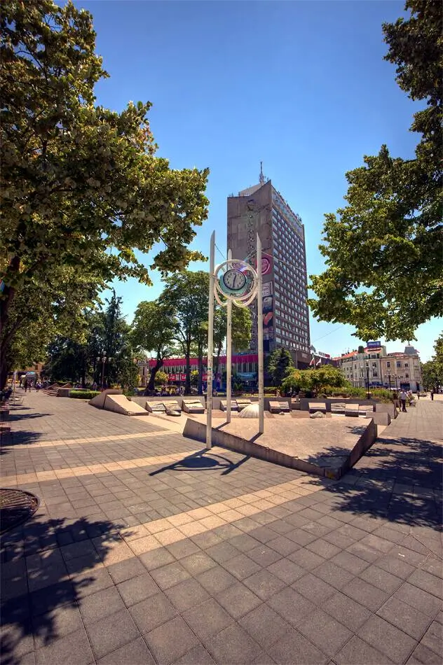 Бургаският часовник в централната градска част