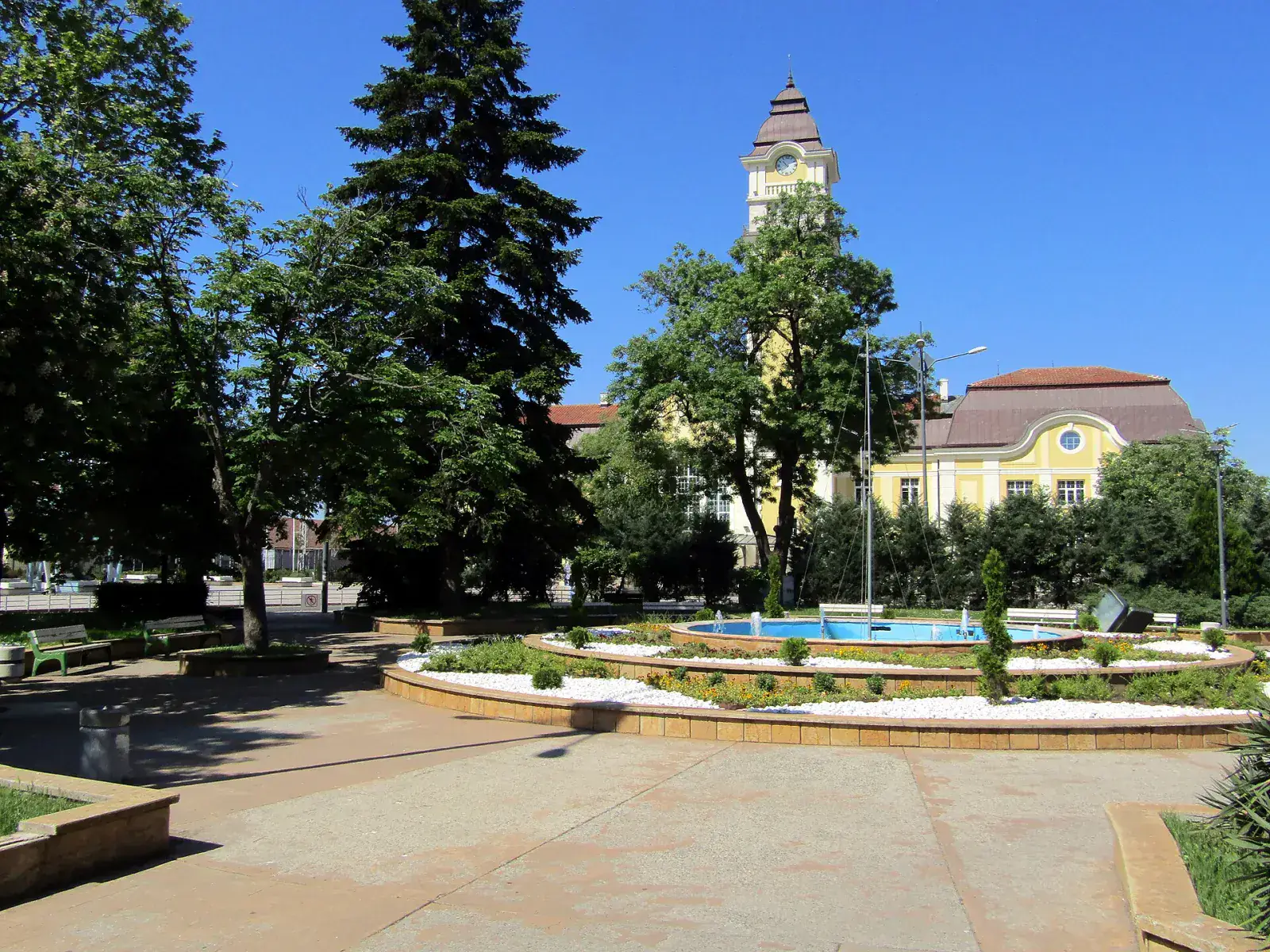 Сградата на гарата от 1903 г. — архитектурен паметник
