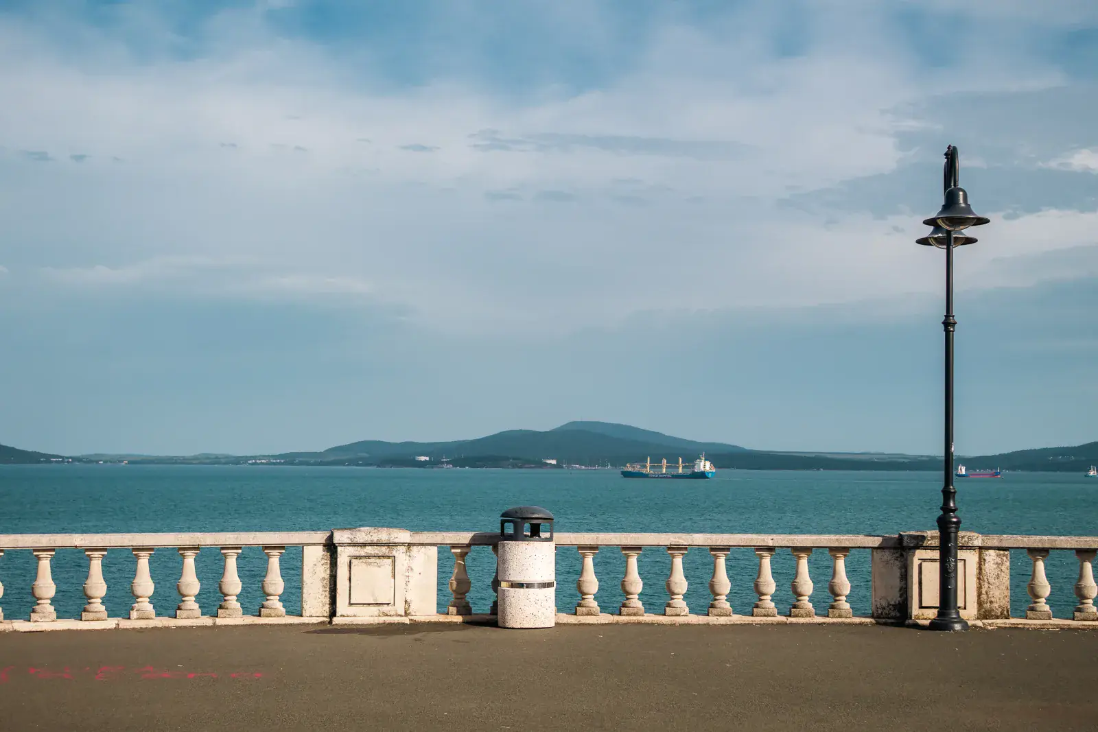 Алея в Морската градина